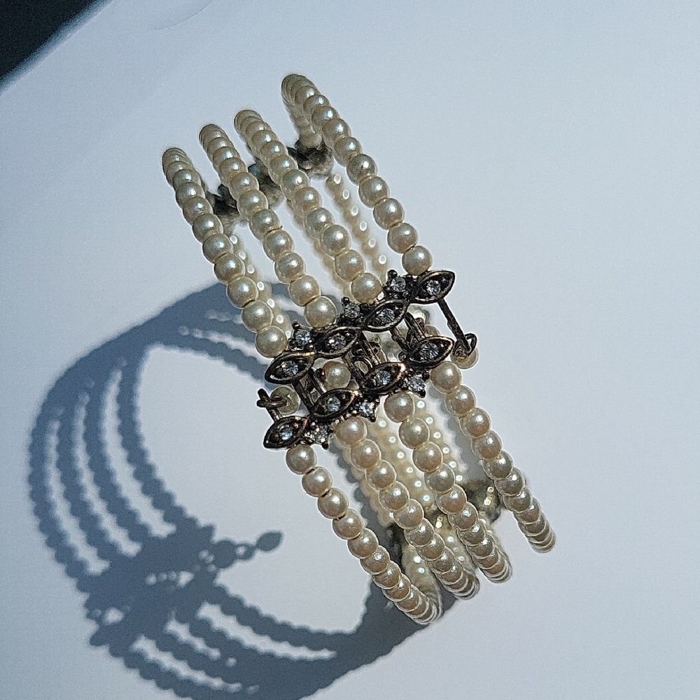 Elegant Pearl Bracelet with Silver Accents